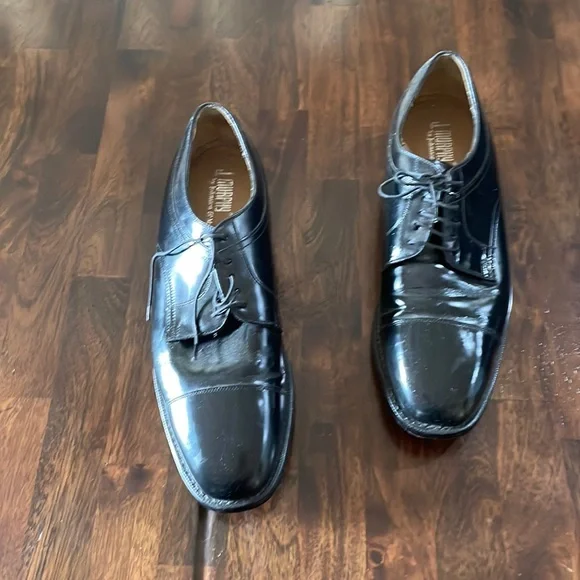 J. Murphy | Shoes | In Great Condition Has A Mark You Can  display picture 1
